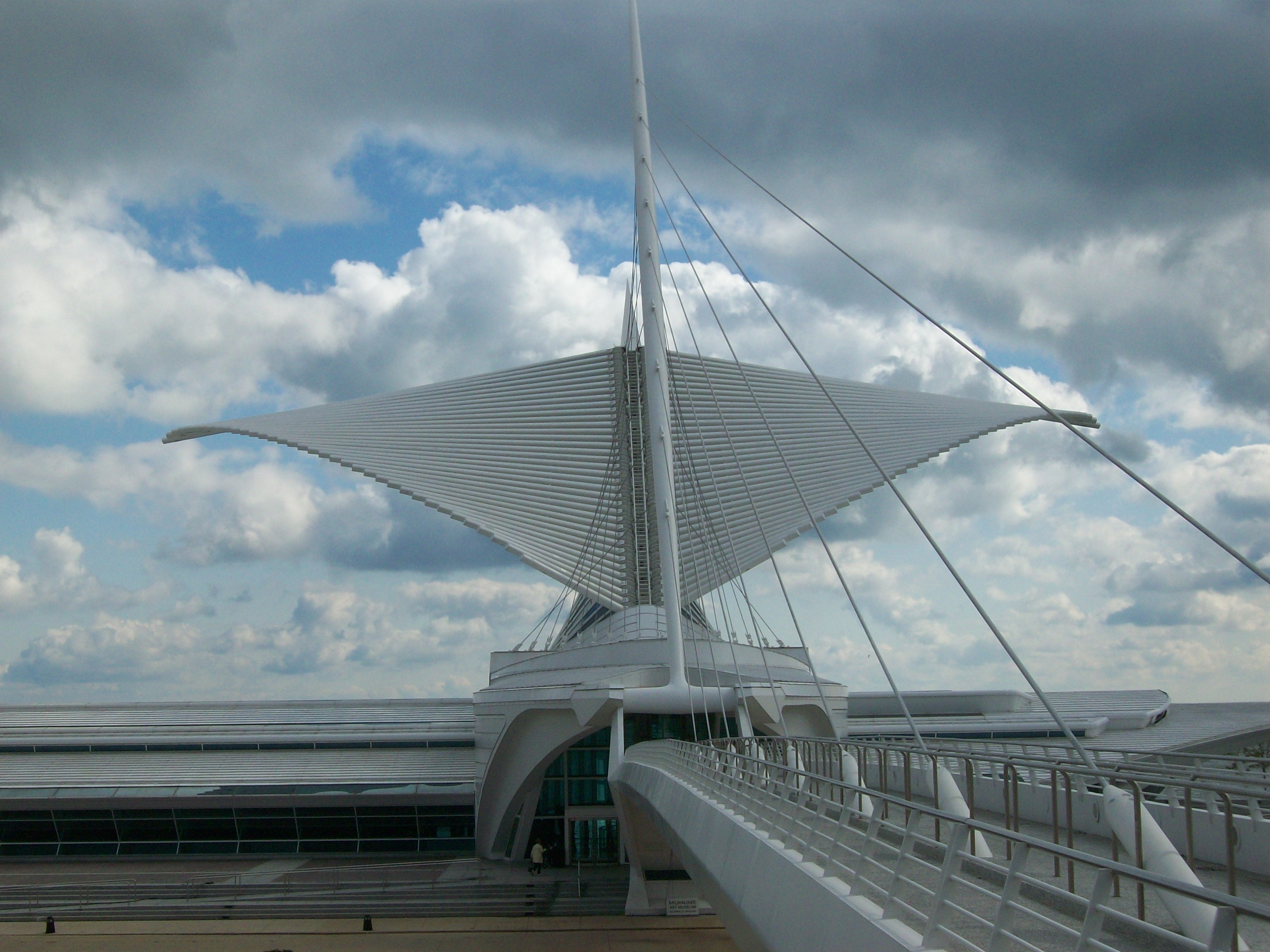 Calatrava's Milwaukee Art Museum - Wings on the Way Down