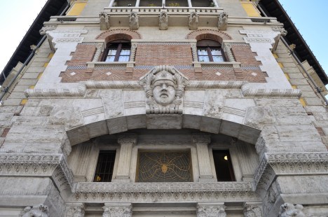 Decorative arts in Coppede Quarter