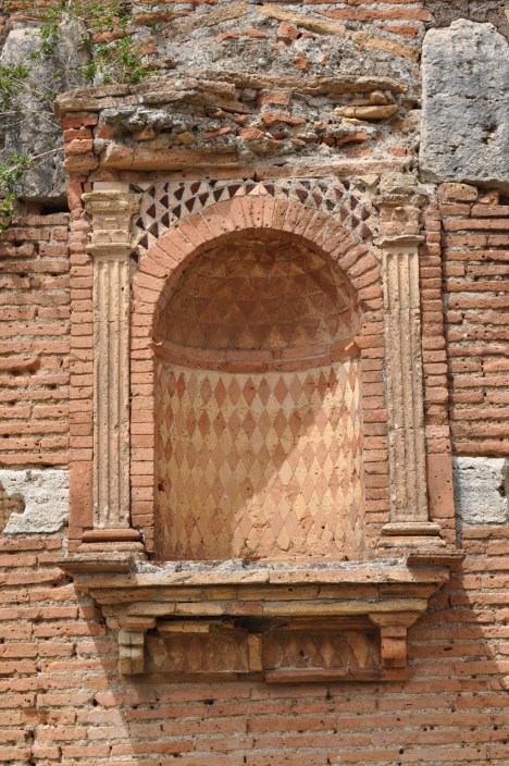 Niche for household gods